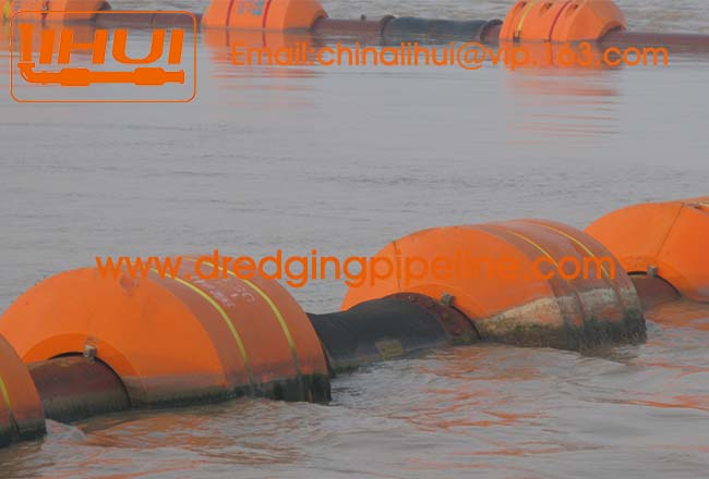 Hdpe pipe with fitted floater